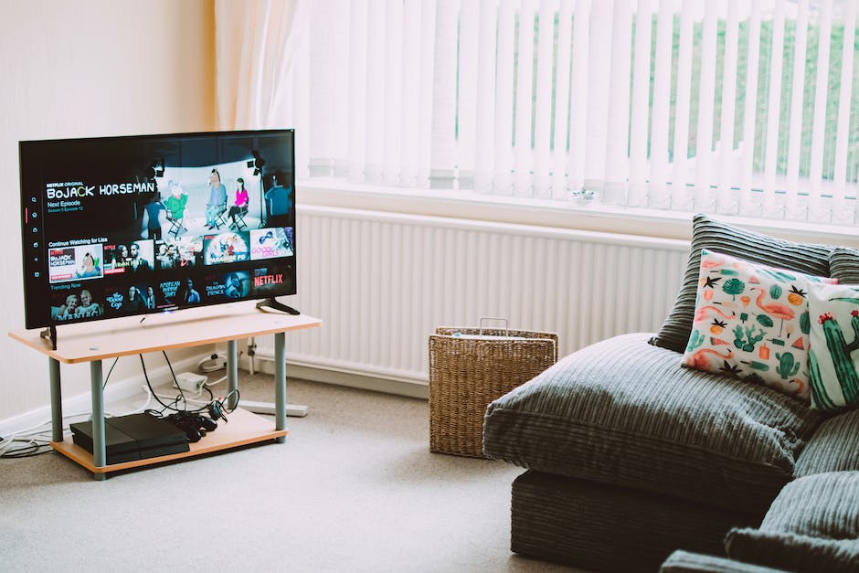 Unter Smart TV versteht man einen Fernseher, der über ein Internetzugang und eine Vielzahl von Apps verfügt.